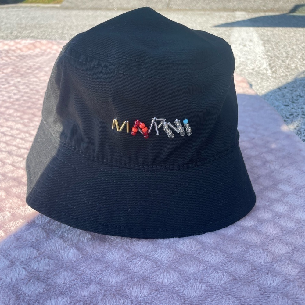 NWOT MARNI
Kids Embellished Bucket Hat in Cotton, in Size 2 or 8-10 years old - Picture 3 of 8